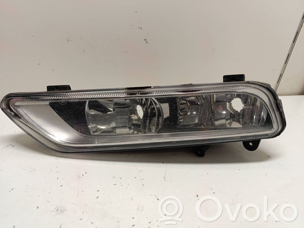 Volkswagen PASSAT B7 Etusumuvalo 