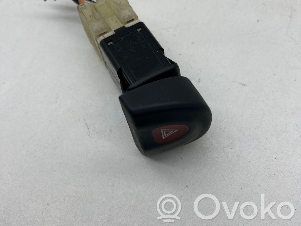 Renault Laguna I Hazard light switch 