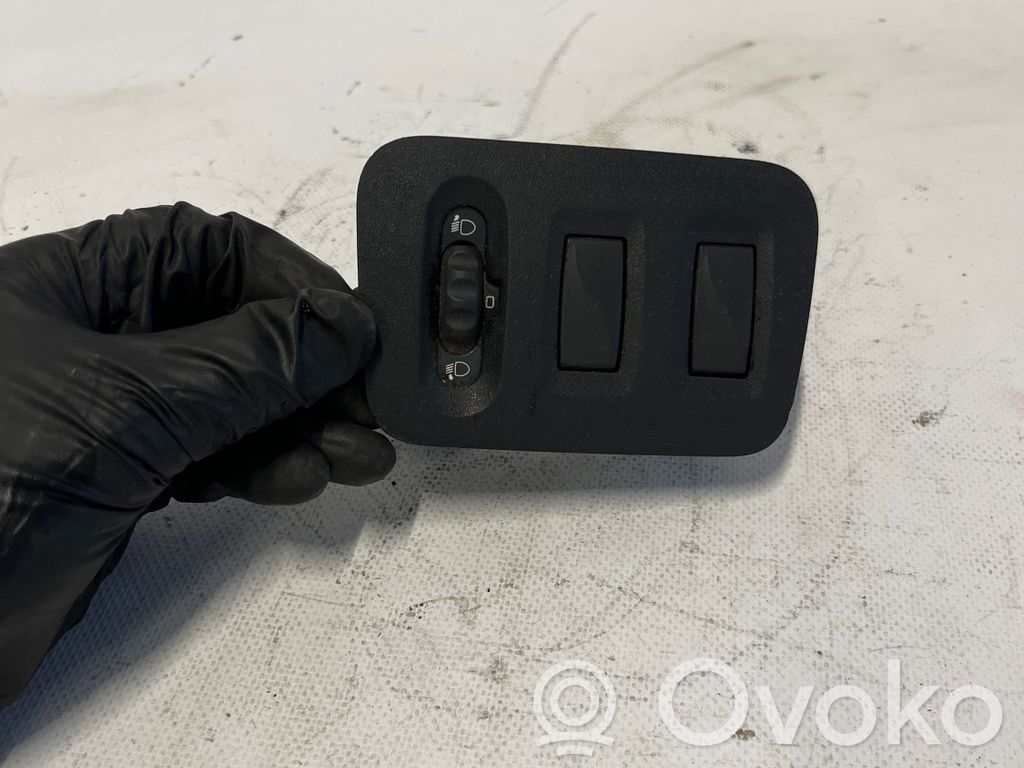 Headlight level height control switch   8200379685
