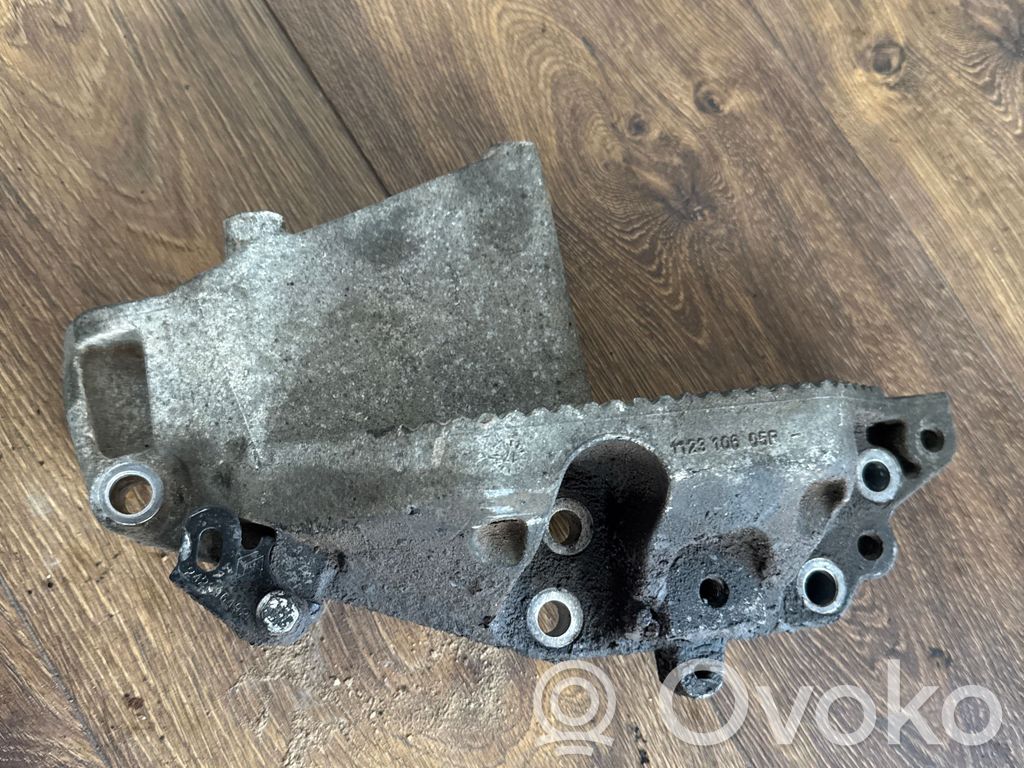 Renault Master III Engine mounting bracket 