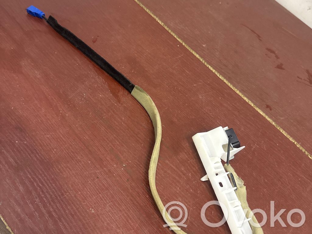Renault Master III GPS-pystyantenni 