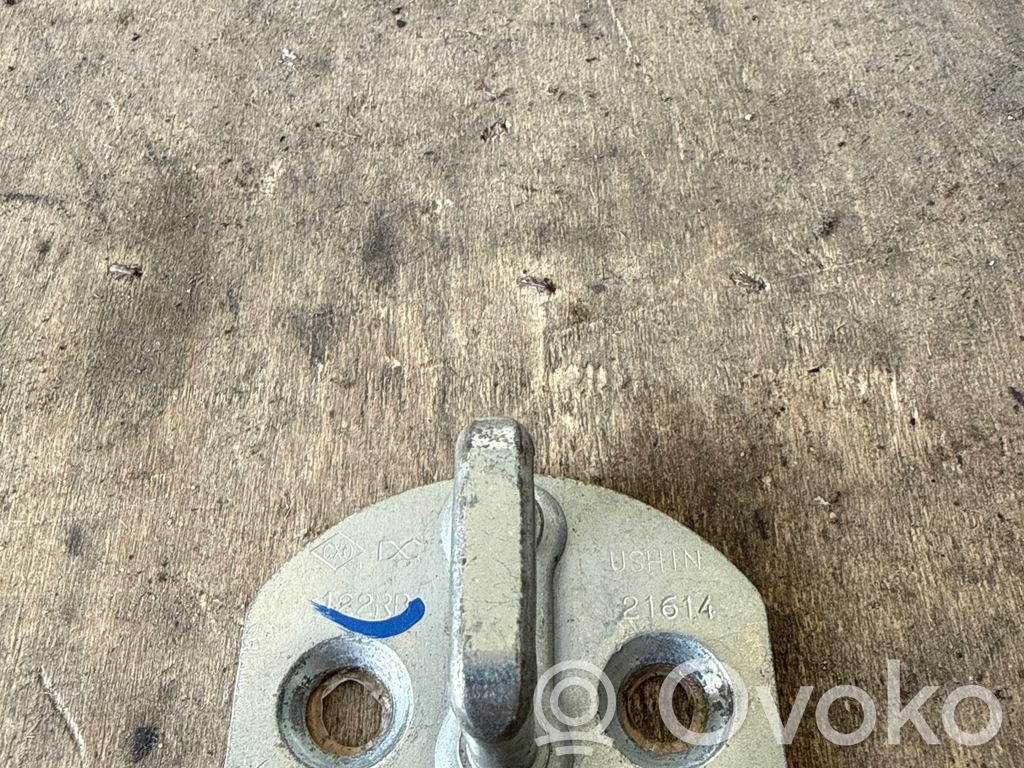 Renault Master III Rear door lock loop/hook striker 