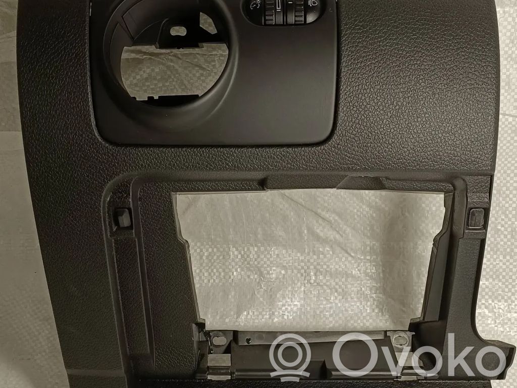 Volkswagen Golf VI Revestimiento de los botones de la parte inferior del panel 