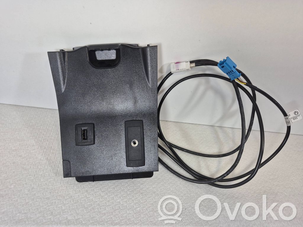 Mercedes-Benz B W246 W242 Gniazdo / Złącze USB 