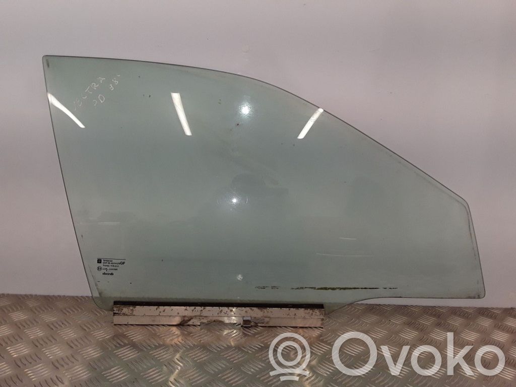 Opel Vectra B Luna de la puerta delantera cuatro puertas 