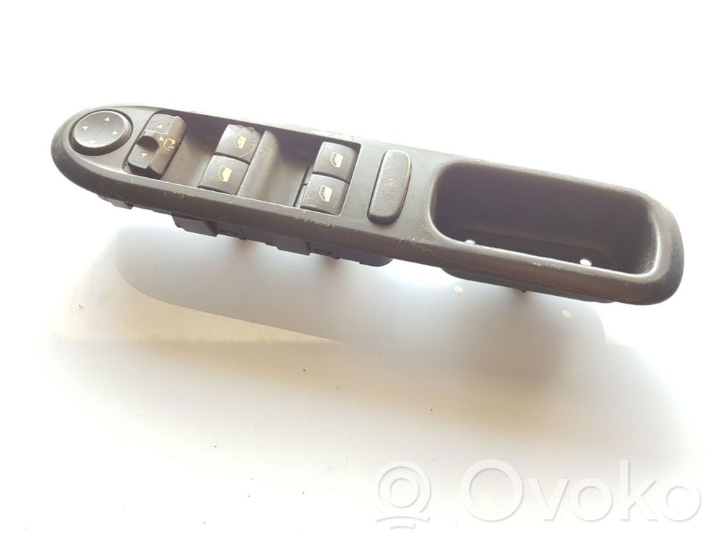 Peugeot 407 Electric window control switch 
