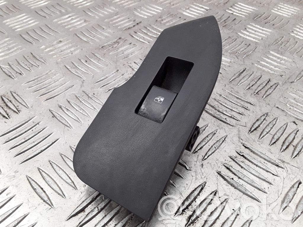 Chevrolet Captiva Electric window control switch 