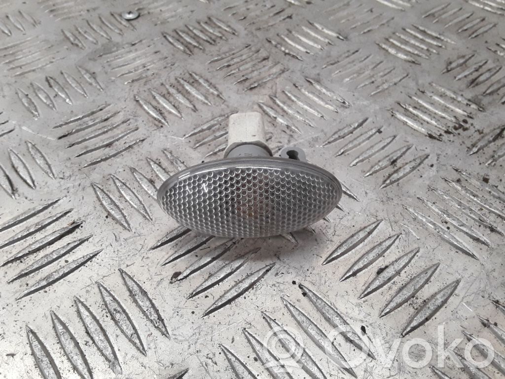 Peugeot 607 Front fender indicator light 