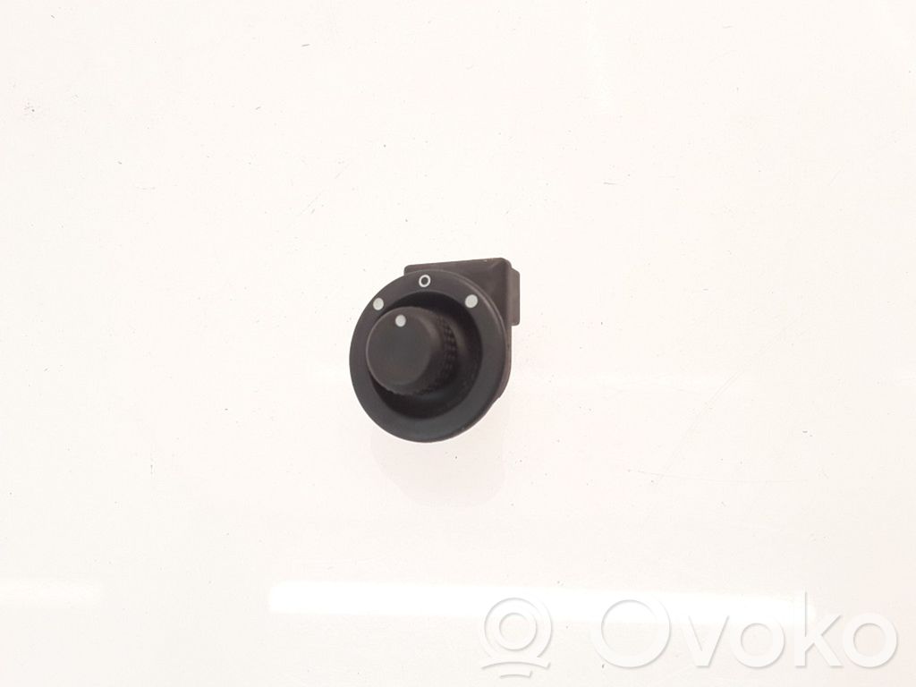 Renault Clio III Wing mirror switch 