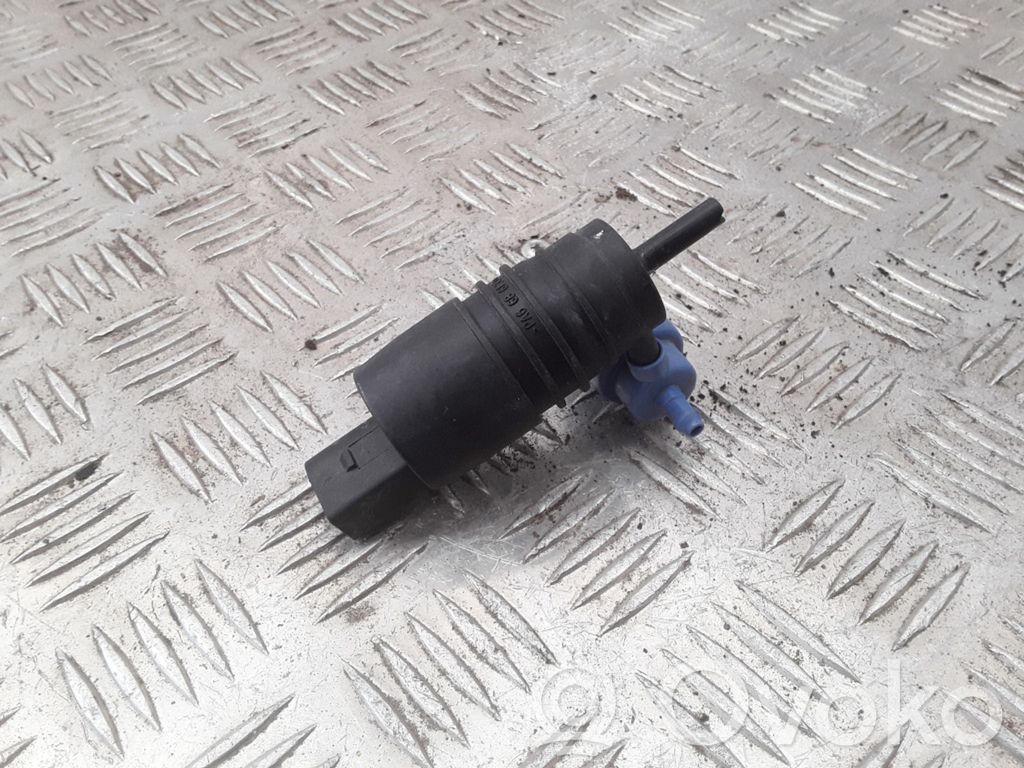 Audi A6 S6 C5 4B Windscreen/windshield washer pump 