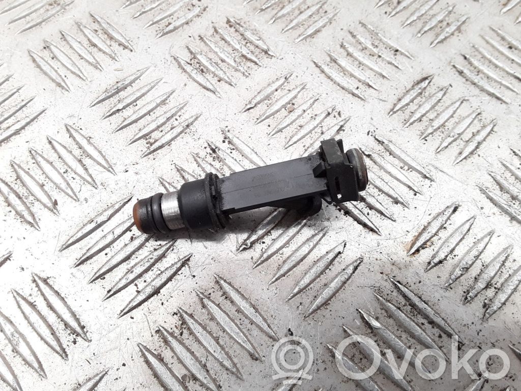 Suzuki Forenza Fuel injector 
