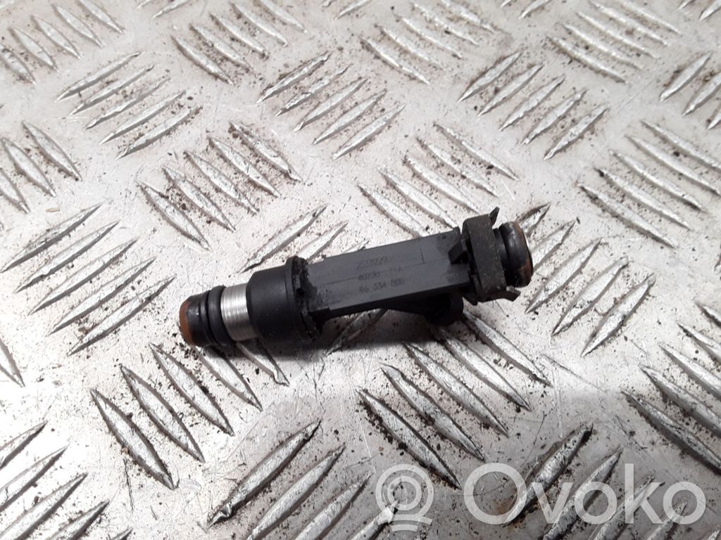 Suzuki Forenza Fuel injector 
