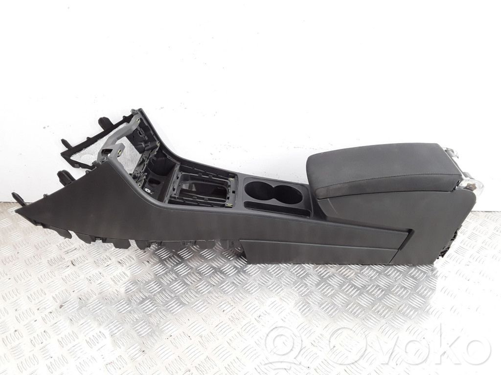 Volkswagen PASSAT B7 Center console 