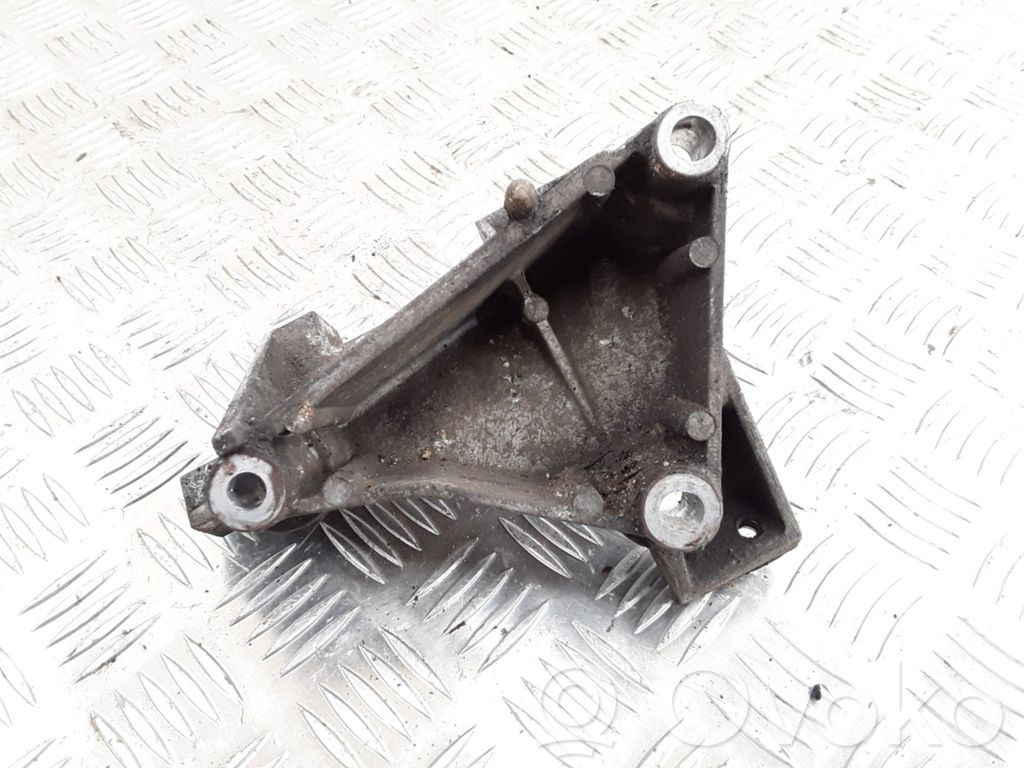 A/C compressor mount bracket   4670717