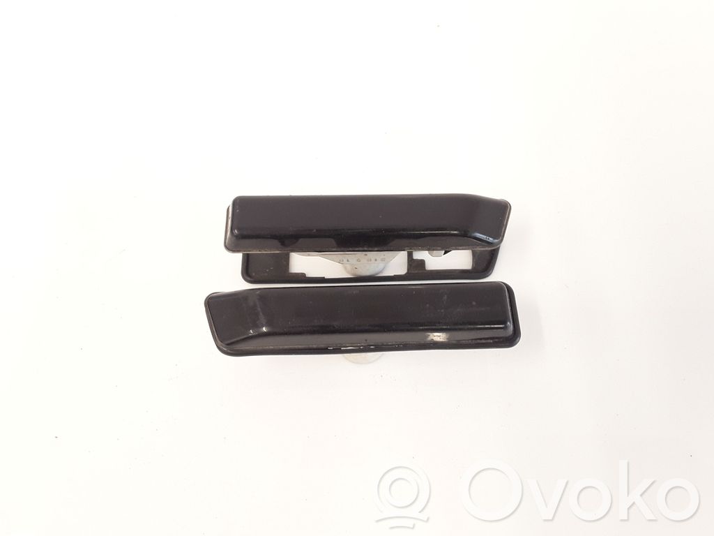 Front fender indicator light   218916,270071