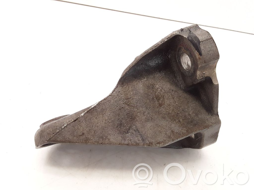 Jaguar XJ X350 Engine mounting bracket 