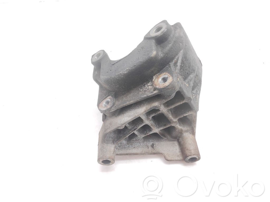 Renault 19 Power steering pump mounting bracket 