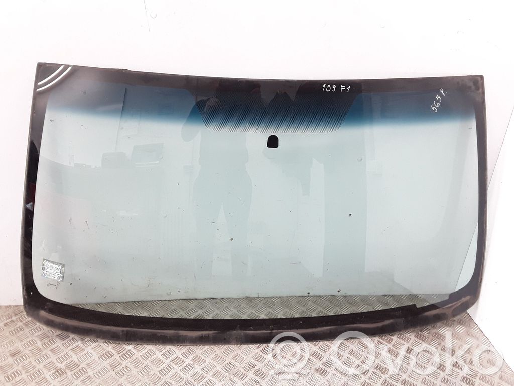 Front windscreen/windshield window   DOT15,AS1,M11