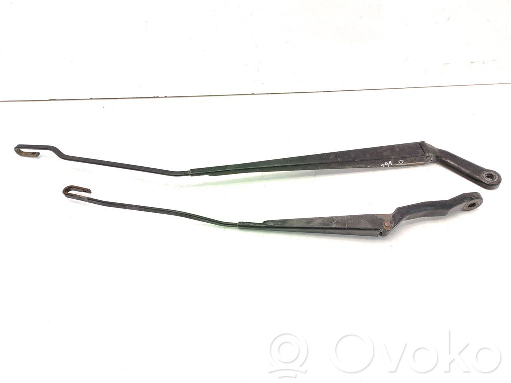 Peugeot 206 Front wiper blade arm 
