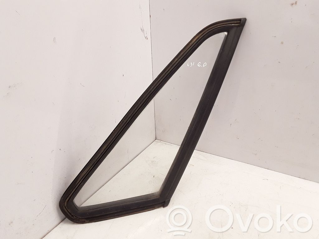 Ventanilla de ventilación de la puerta trasera   43R001010,813843322
