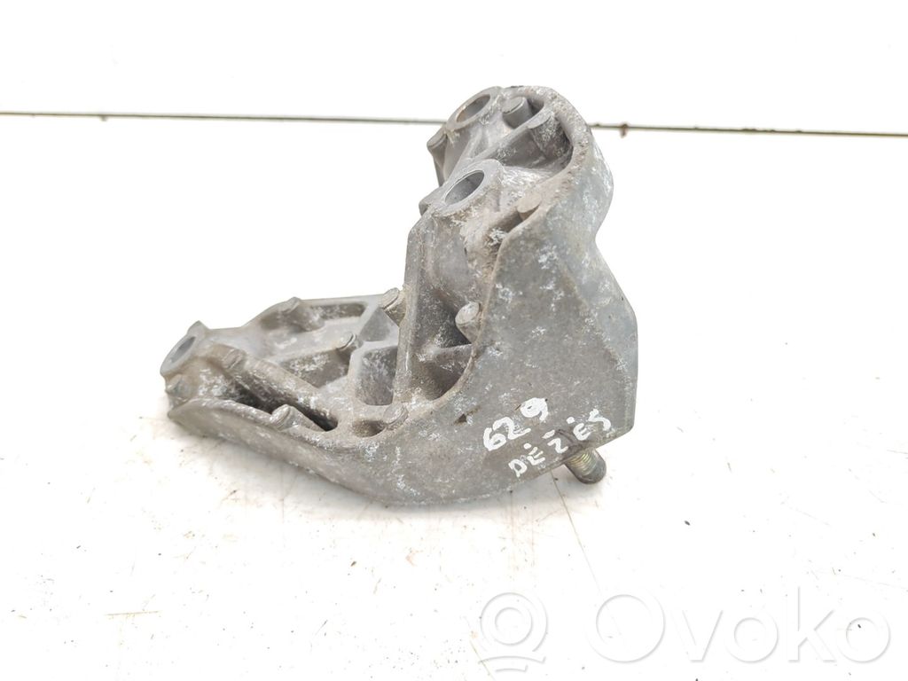 Mazda 2 Gearbox mounting bracket 