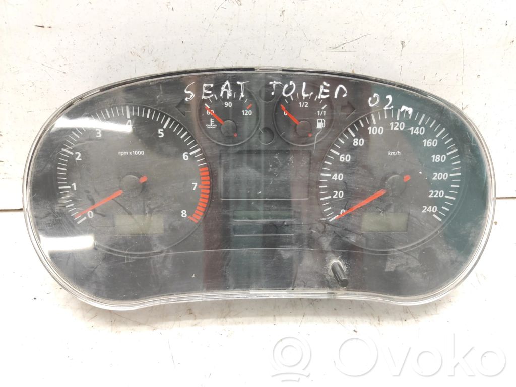 Seat Toledo II (1M) Speedometer (instrument cluster) 