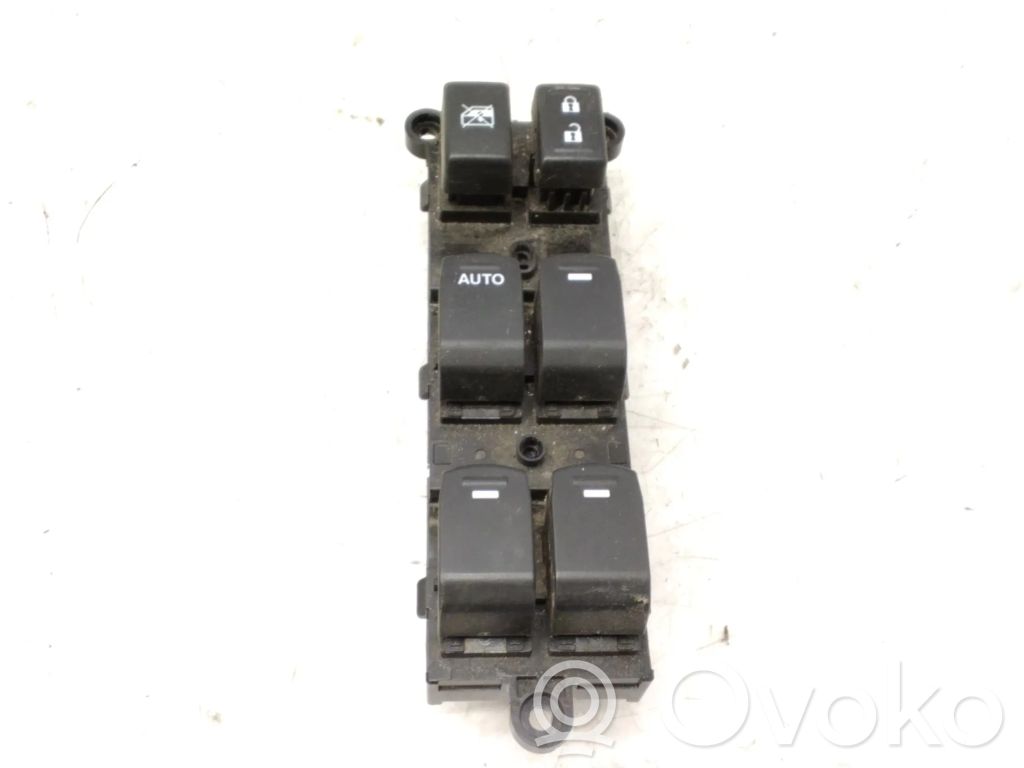 Suzuki SX4 S-Cross Electric window control switch 