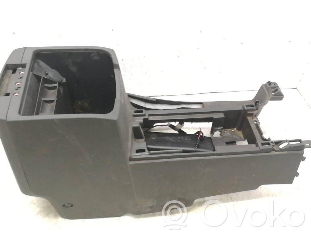 Keskikonsoli   92926EB31A,24016EB30A