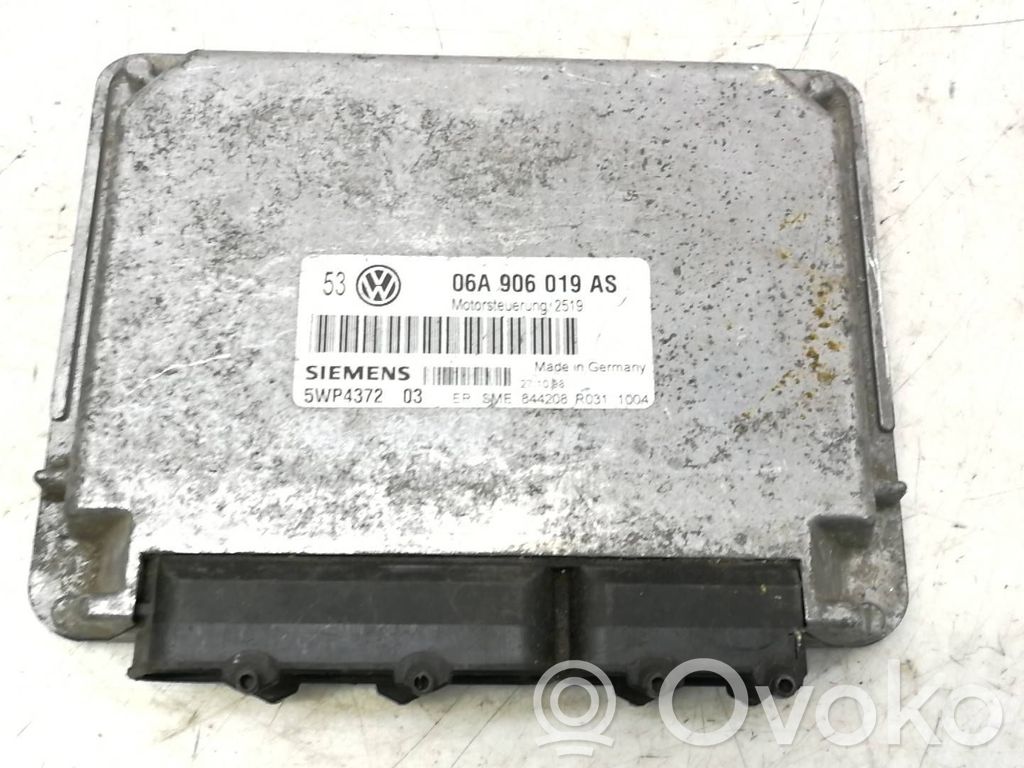 Volkswagen Golf IV Engine control unit/module 
