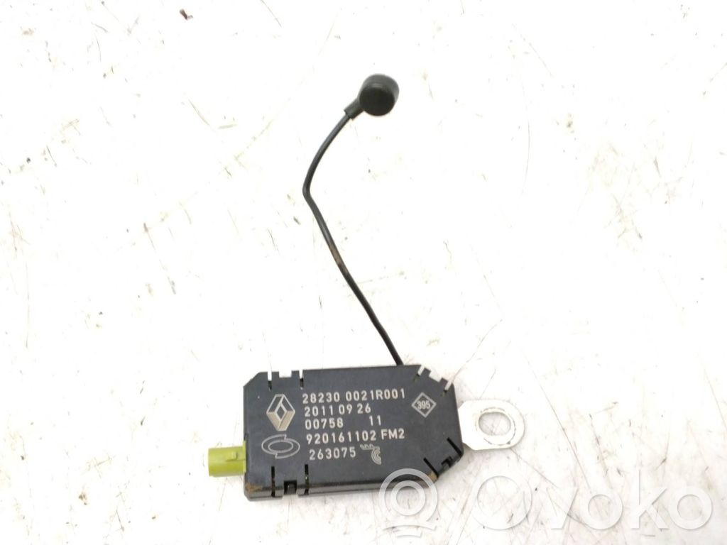 Renault Latitude (L70) Aerial antenna amplifier 