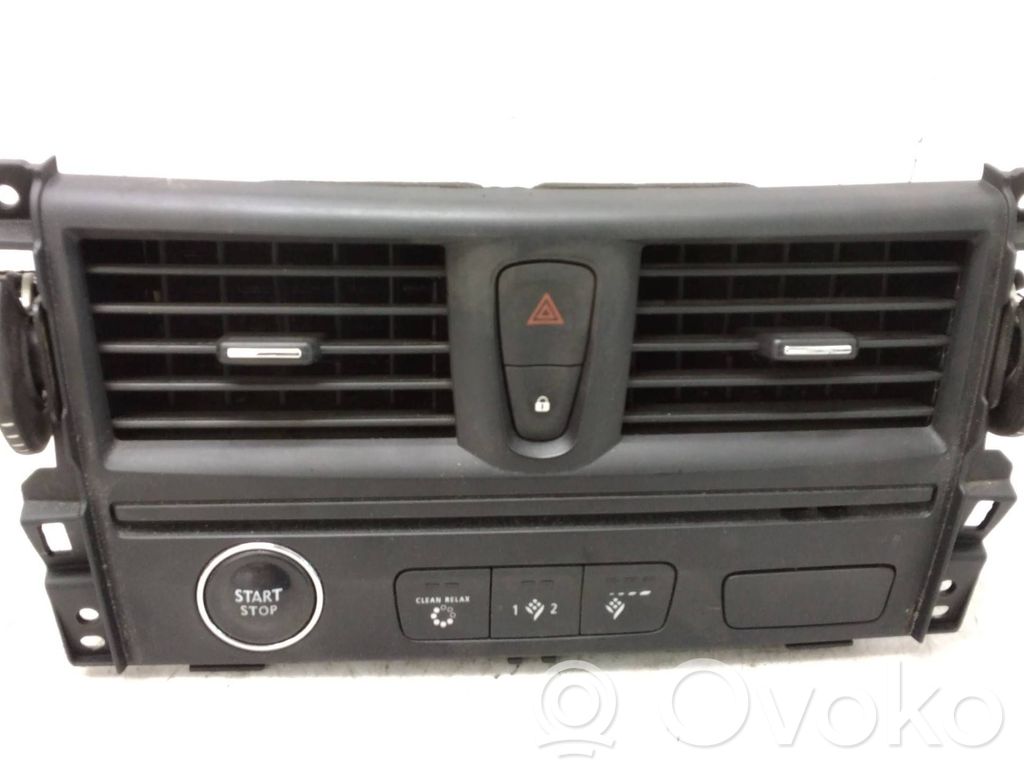 Renault Latitude (L70) Rejilla de ventilación central del panel 