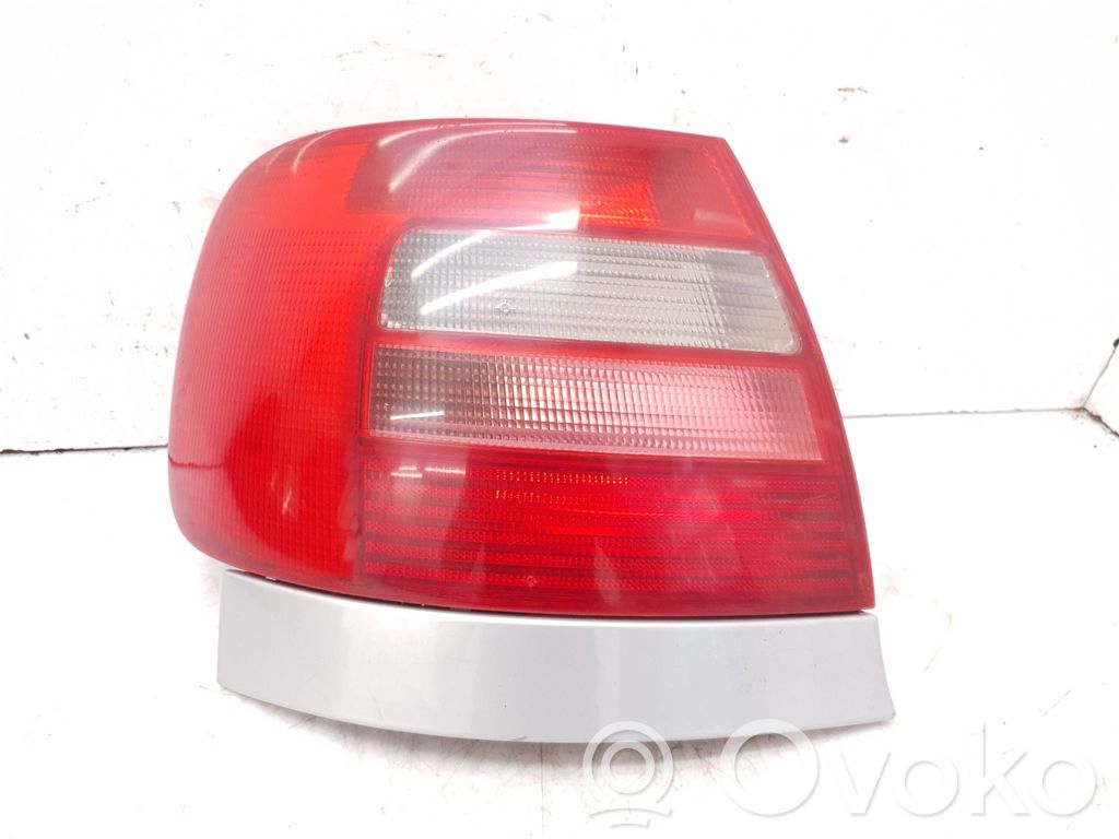 Audi A4 S4 B5 8D Feux arrière / postérieurs 