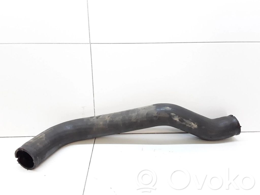 Oil fill pipe