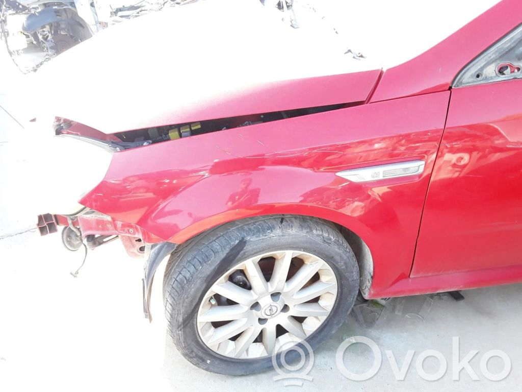 Opel Tigra B Nadkole przednie 