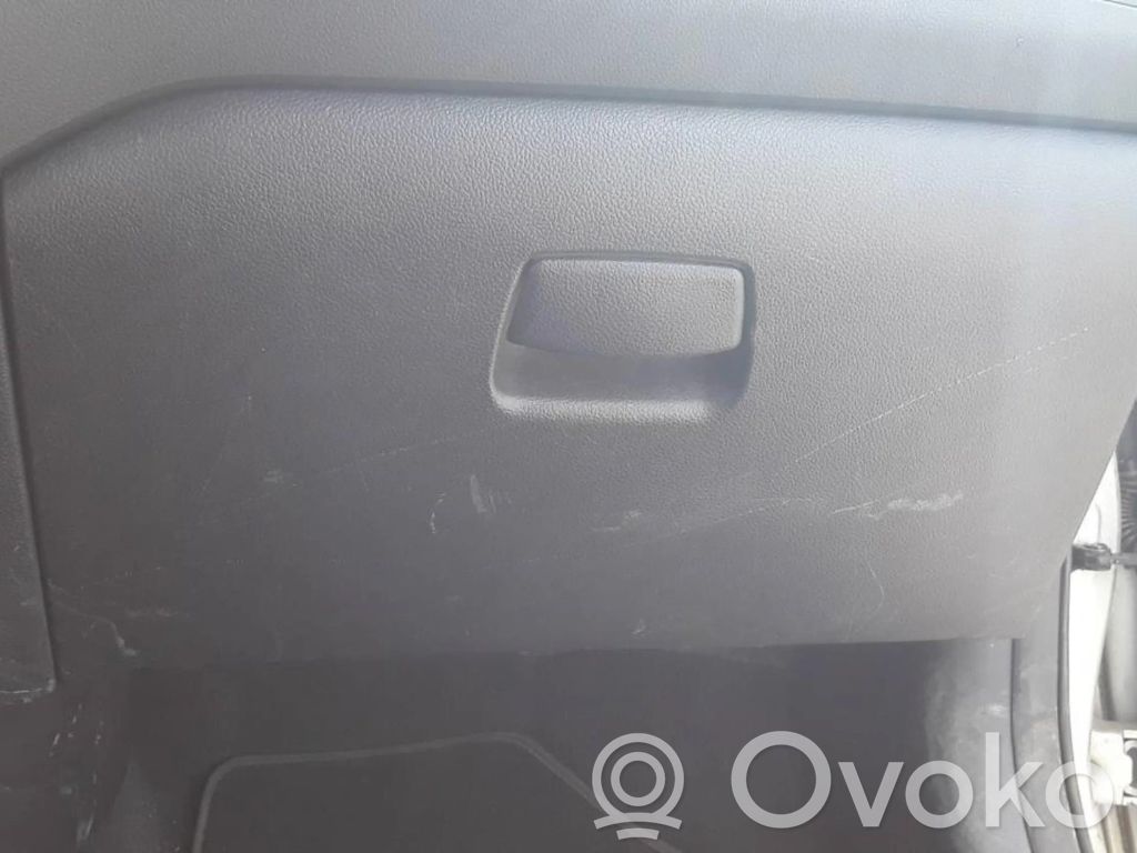 KIA Rio Daiktadėžė 