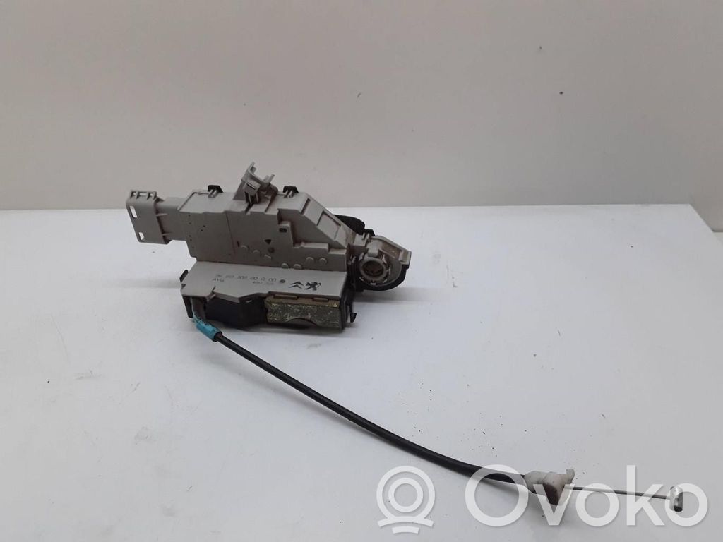 Citroen C3 Front door lock 