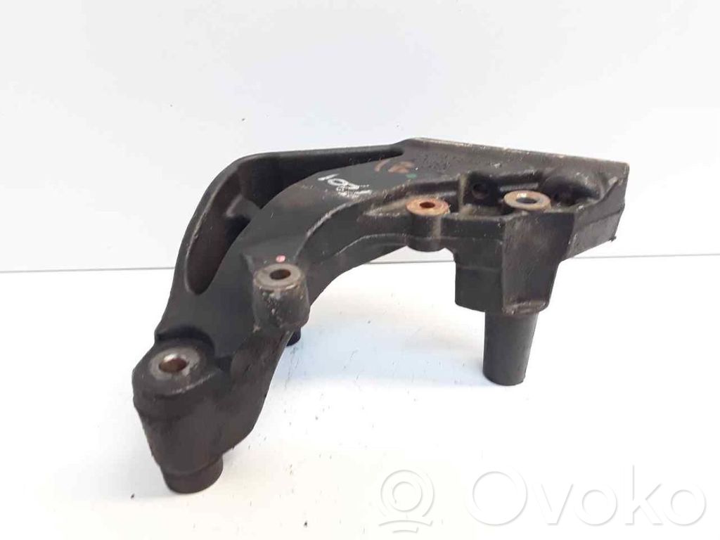 Chrysler Sebring (JS) Engine mount bracket 