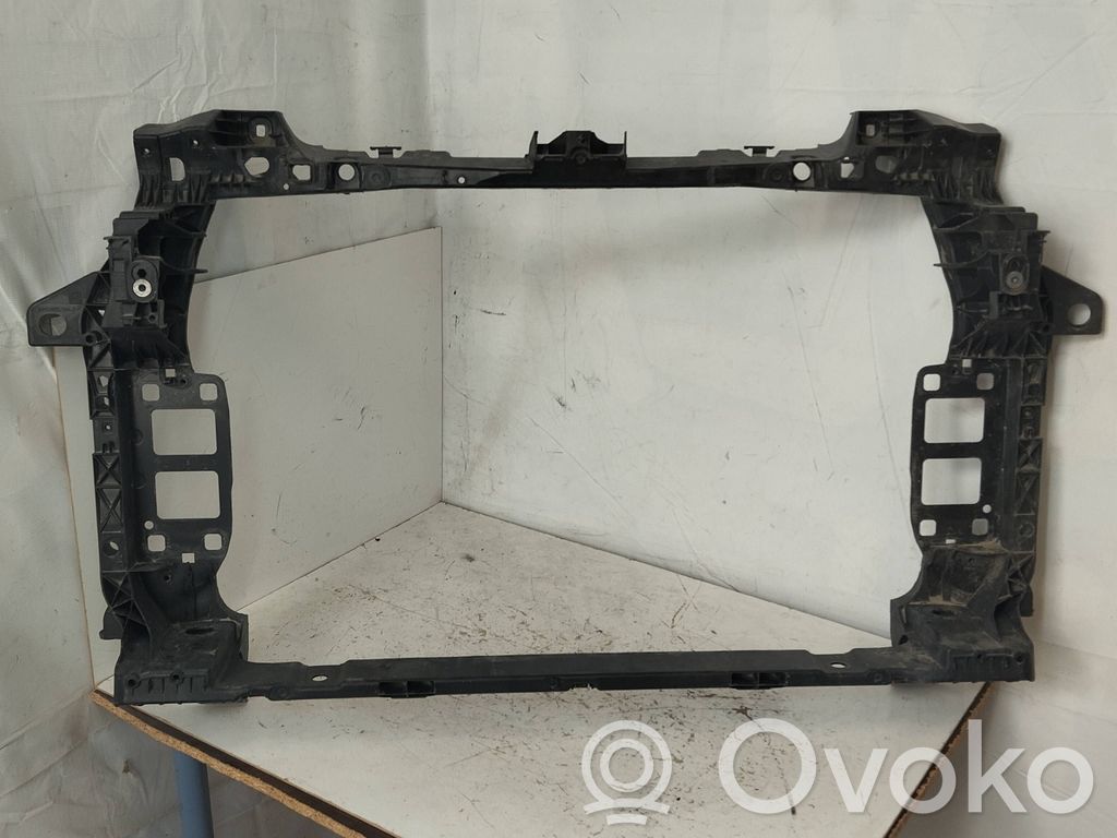Audi Q8 Radiatoru panelis 