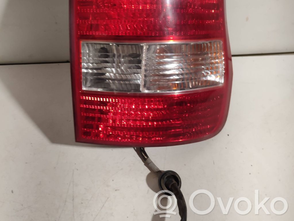KIA Carnival Задний фонарь в кузове 