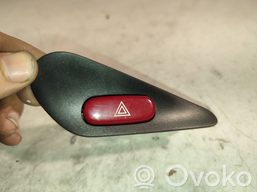 Peugeot 406 Hazard light switch 