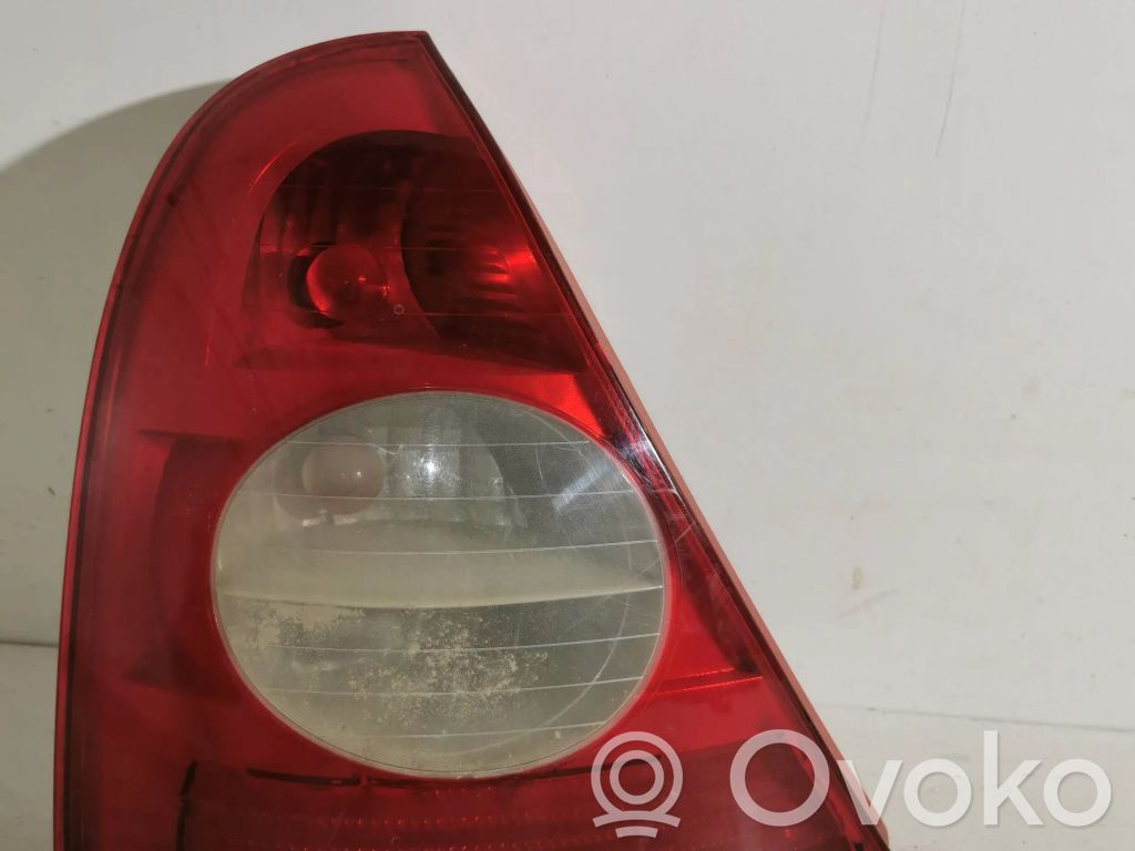 Renault Clio II Aizmugurējais lukturis virsbūvē 