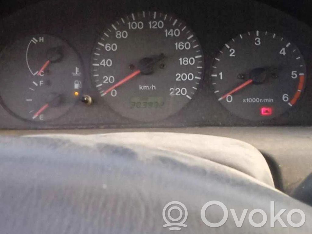 Mazda 323 Spidometrs (instrumentu panelī) 