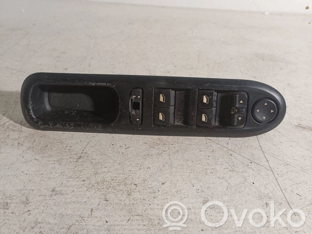 Peugeot 407 Electric window control switch 