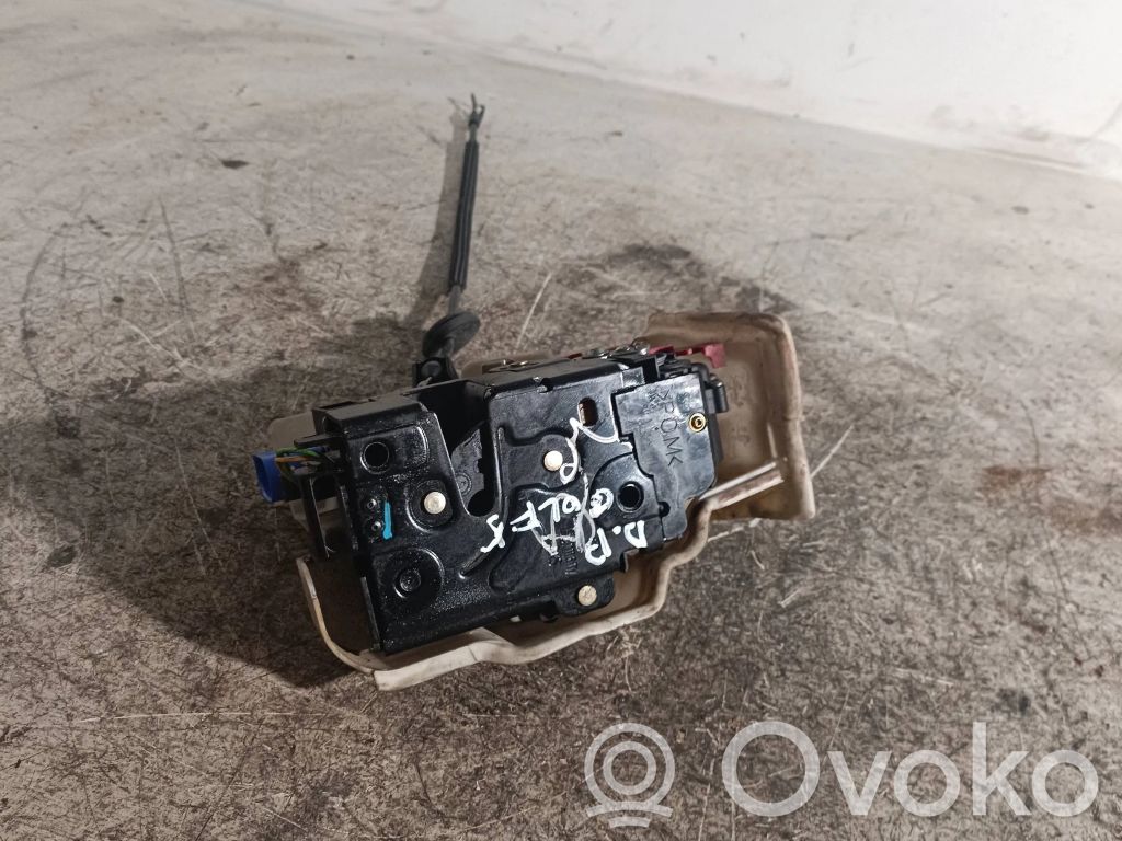 Volkswagen Golf V Front door lock 