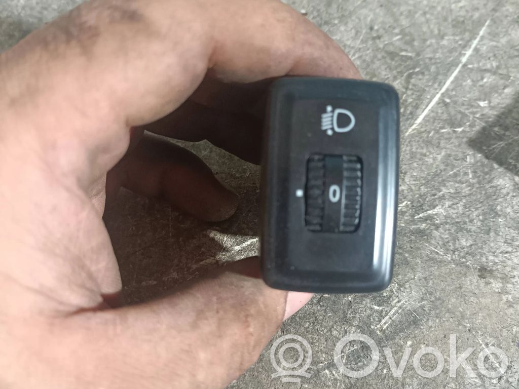 Headlight level height control switch   8136006101,7E19