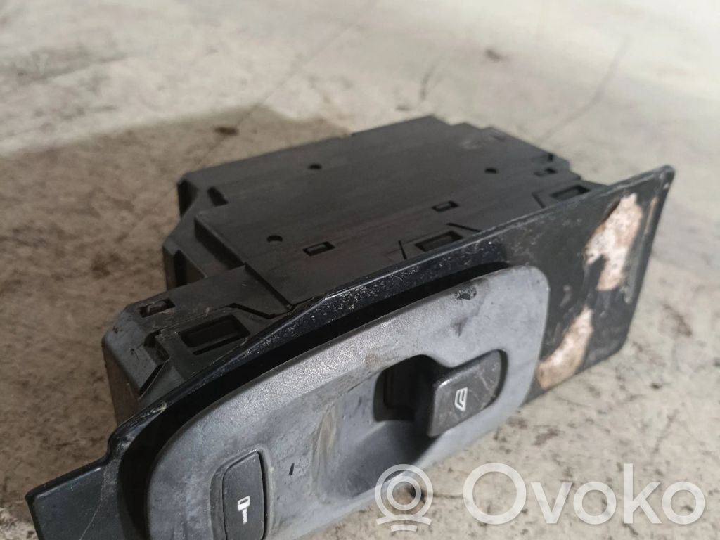 Electric window control switch   8923,X0049