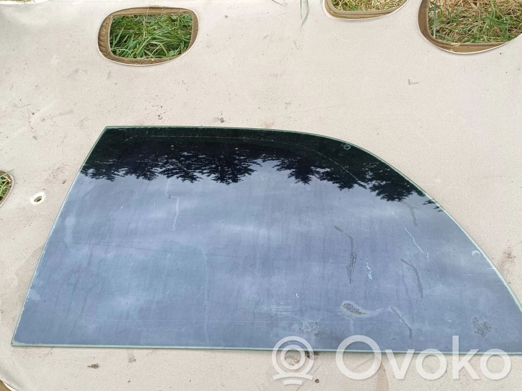 Chrysler Voyager Rear side window 