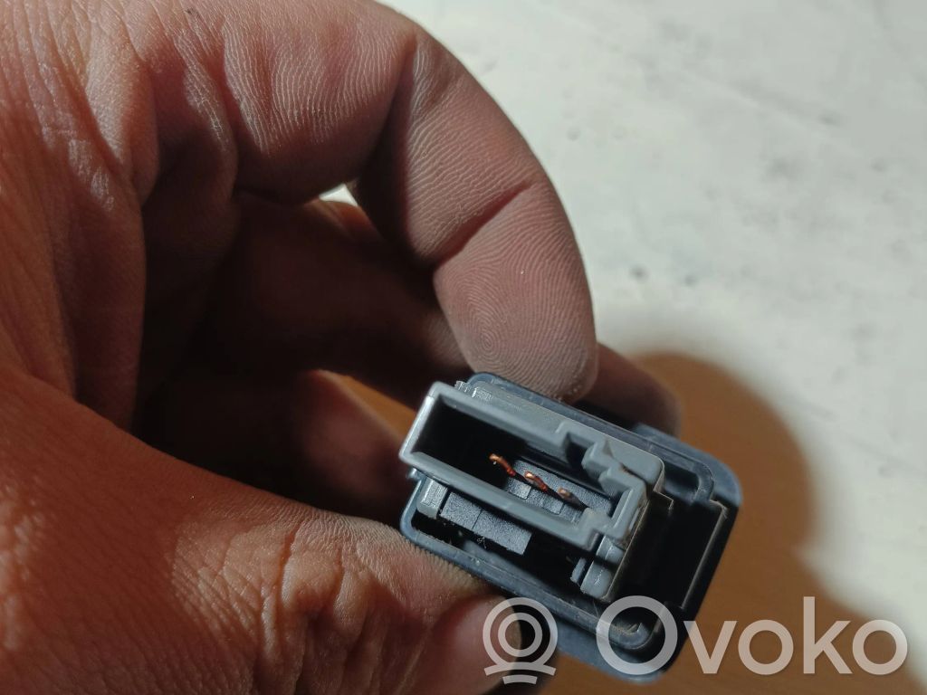 Saab 9-3 Ver2 Tailgate opening switch 