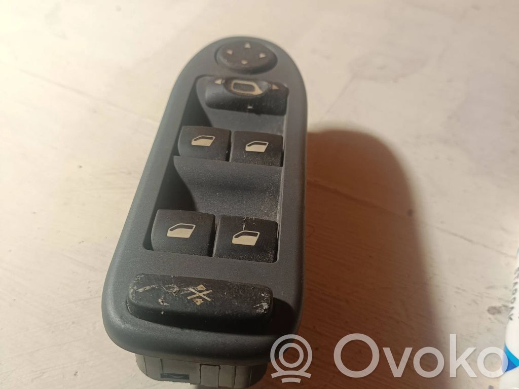 Electric window control switch   53269700,53269704