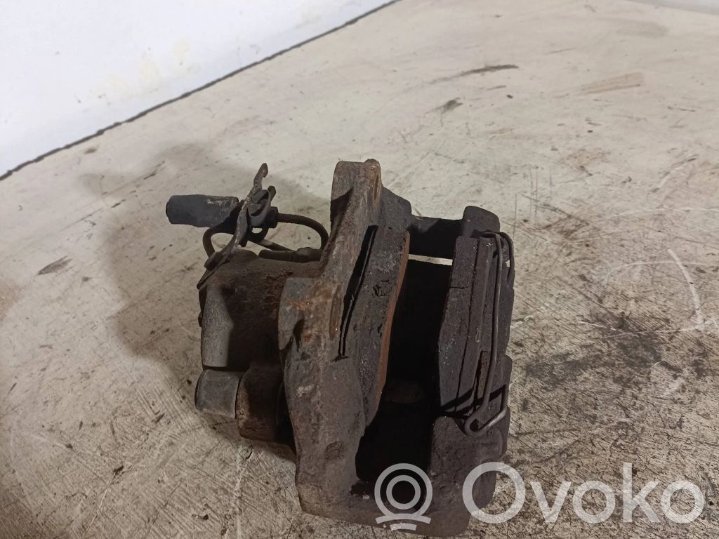 Volkswagen PASSAT B5 Zacisk hamulcowy przedni 
